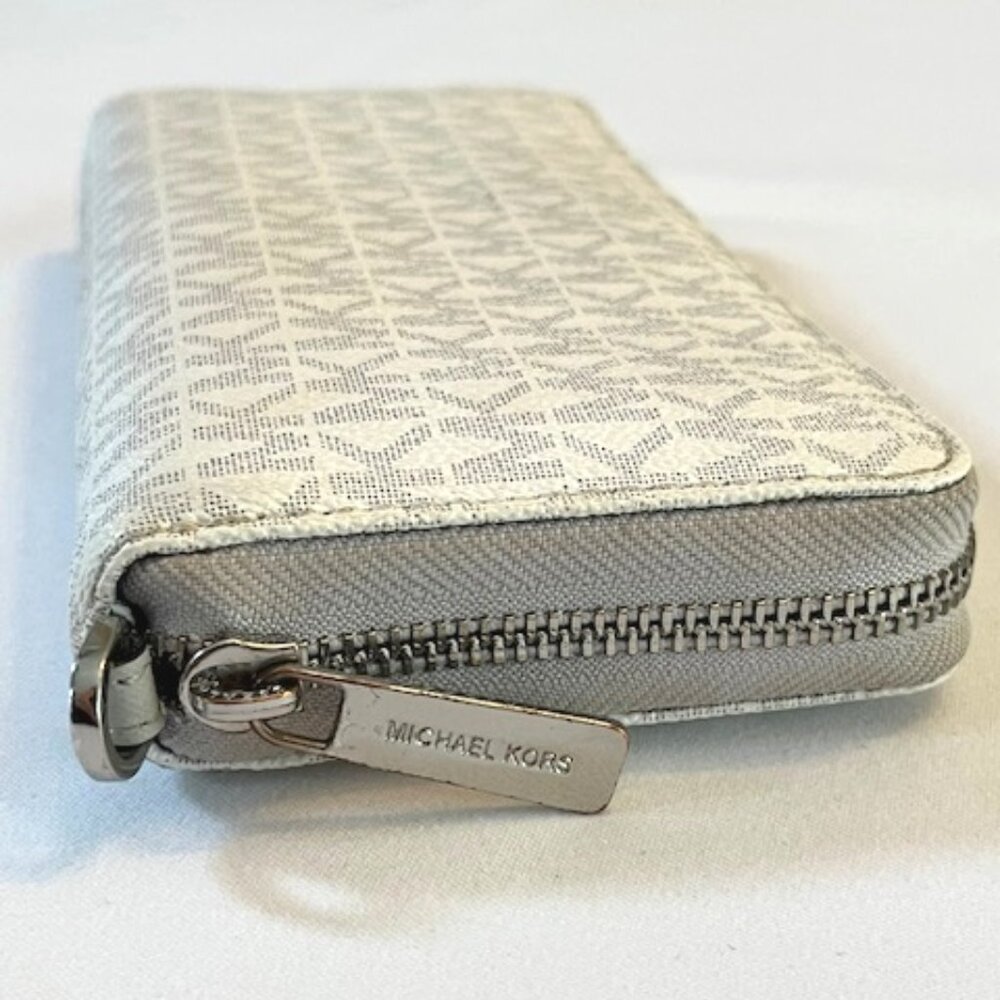 MICHAEL KORS | MK Signature Jet Set Zip Around Carryall Wallet-EUC - Picture 3 of 11